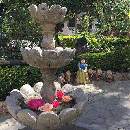 Hostal Jardin Escondido ビルカバンバ エクステリア 写真