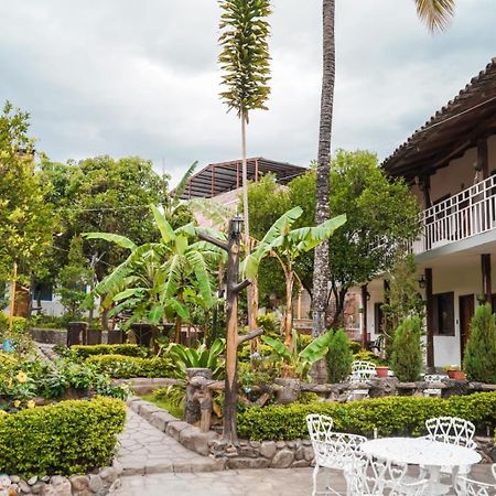 Hostal Jardin Escondido ビルカバンバ エクステリア 写真