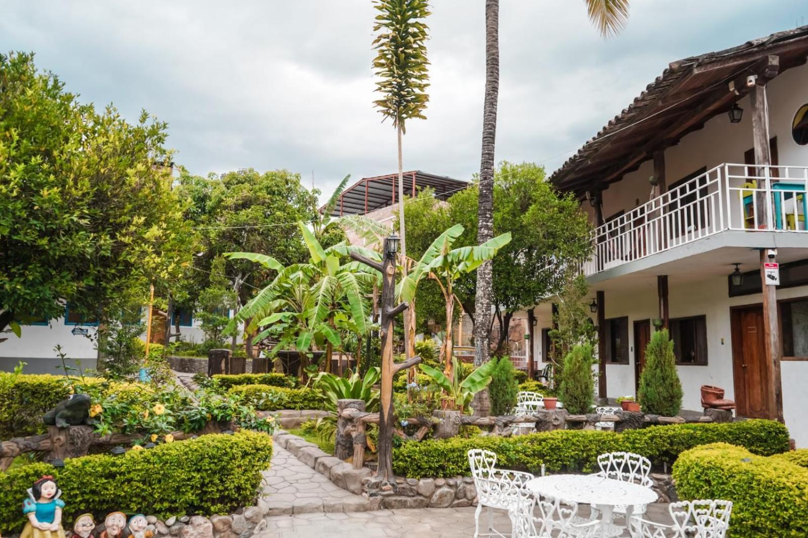 Hostal Jardin Escondido ビルカバンバ エクステリア 写真