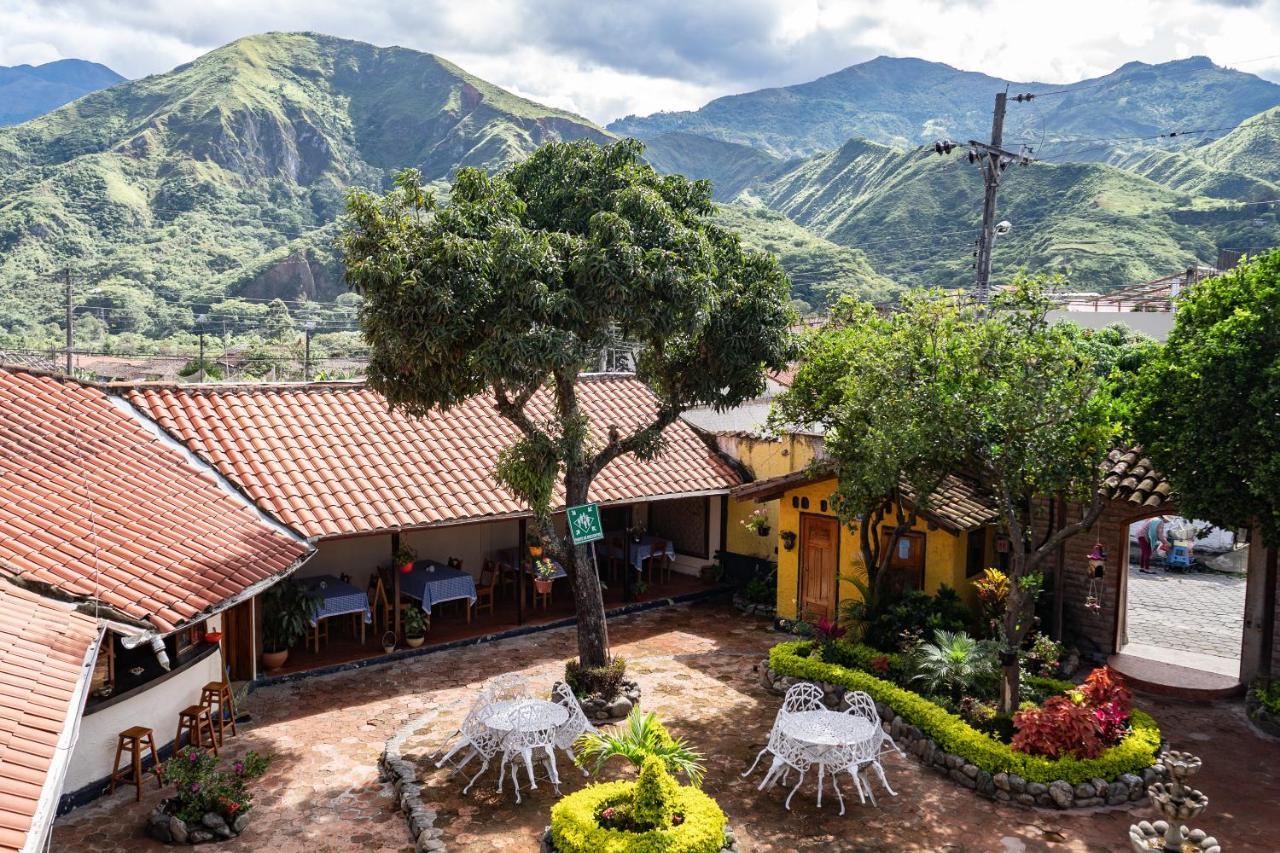 Hostal Jardin Escondido ビルカバンバ エクステリア 写真