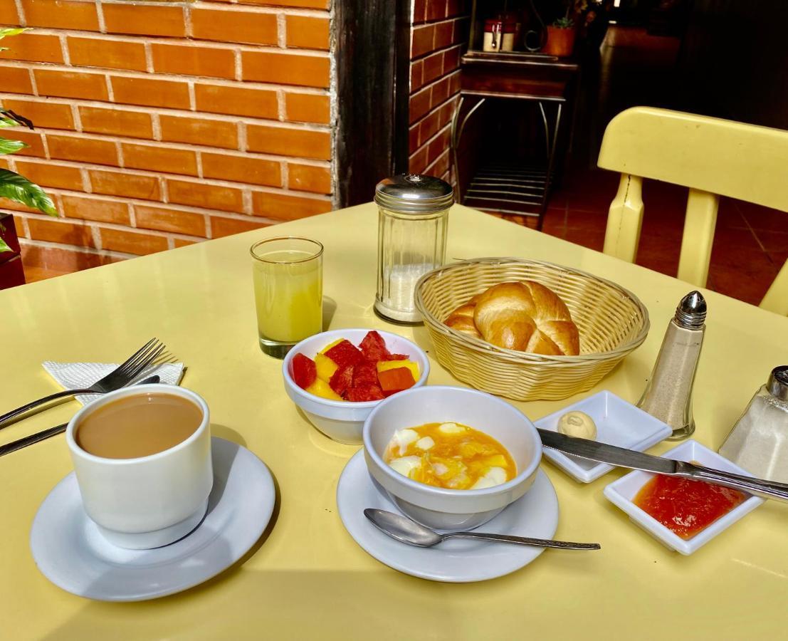 Hostal Jardin Escondido ビルカバンバ エクステリア 写真